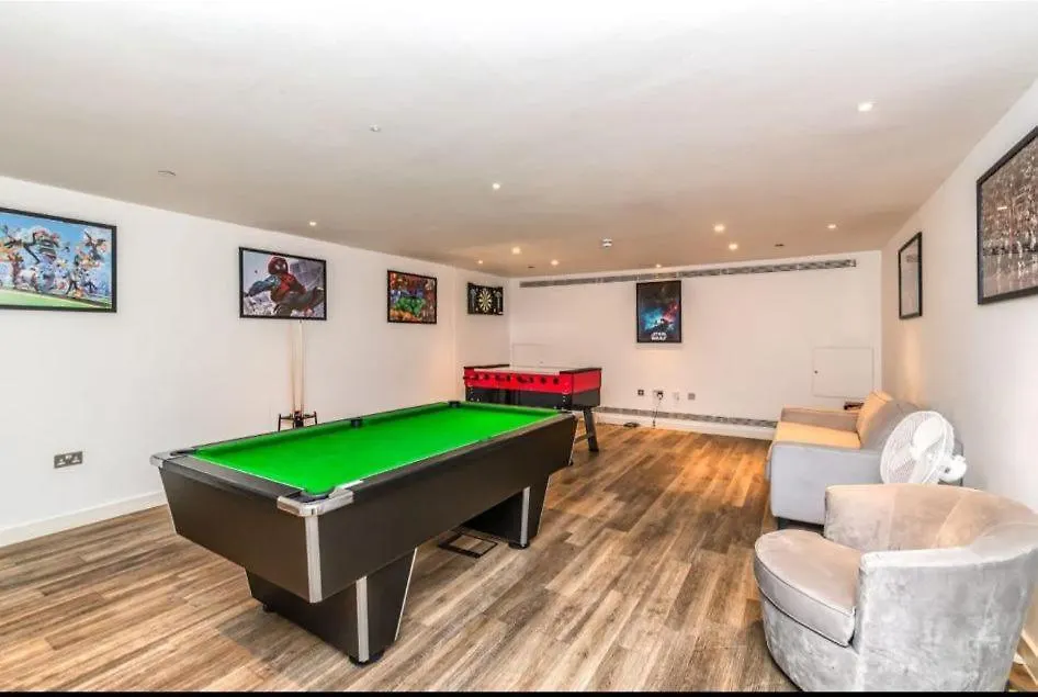 Luxury 1 Bed Apartment In Tower Hill London