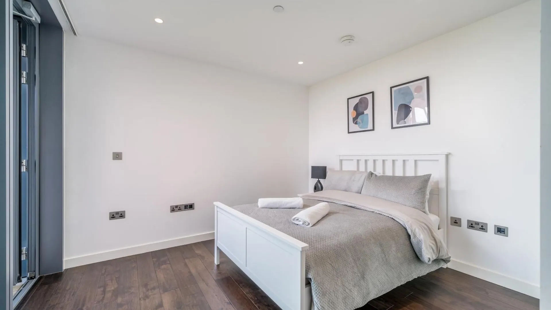 Luxury 1 Bed Apartment In Tower Hill London 0*,  Egyesült Királyság