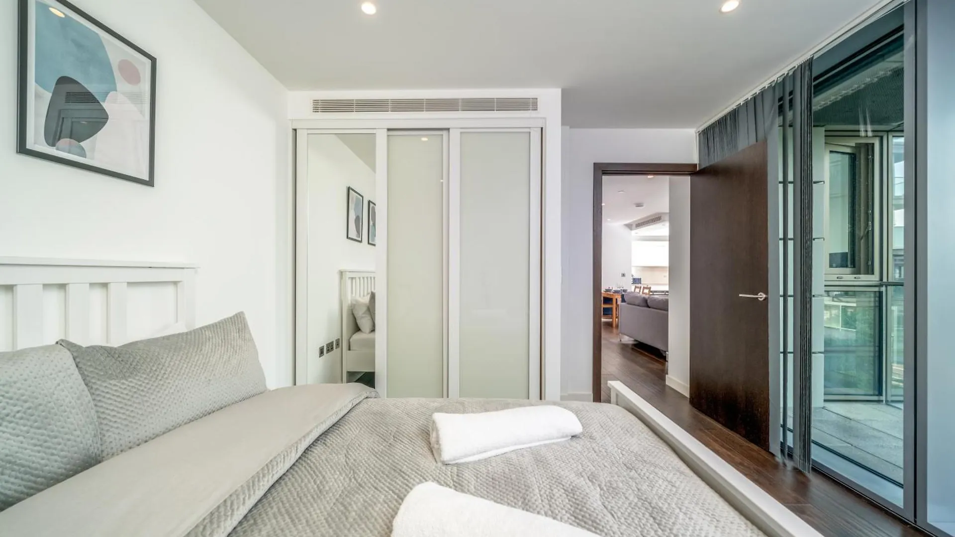 Luxury 1 Bed Apartment In Tower Hill London