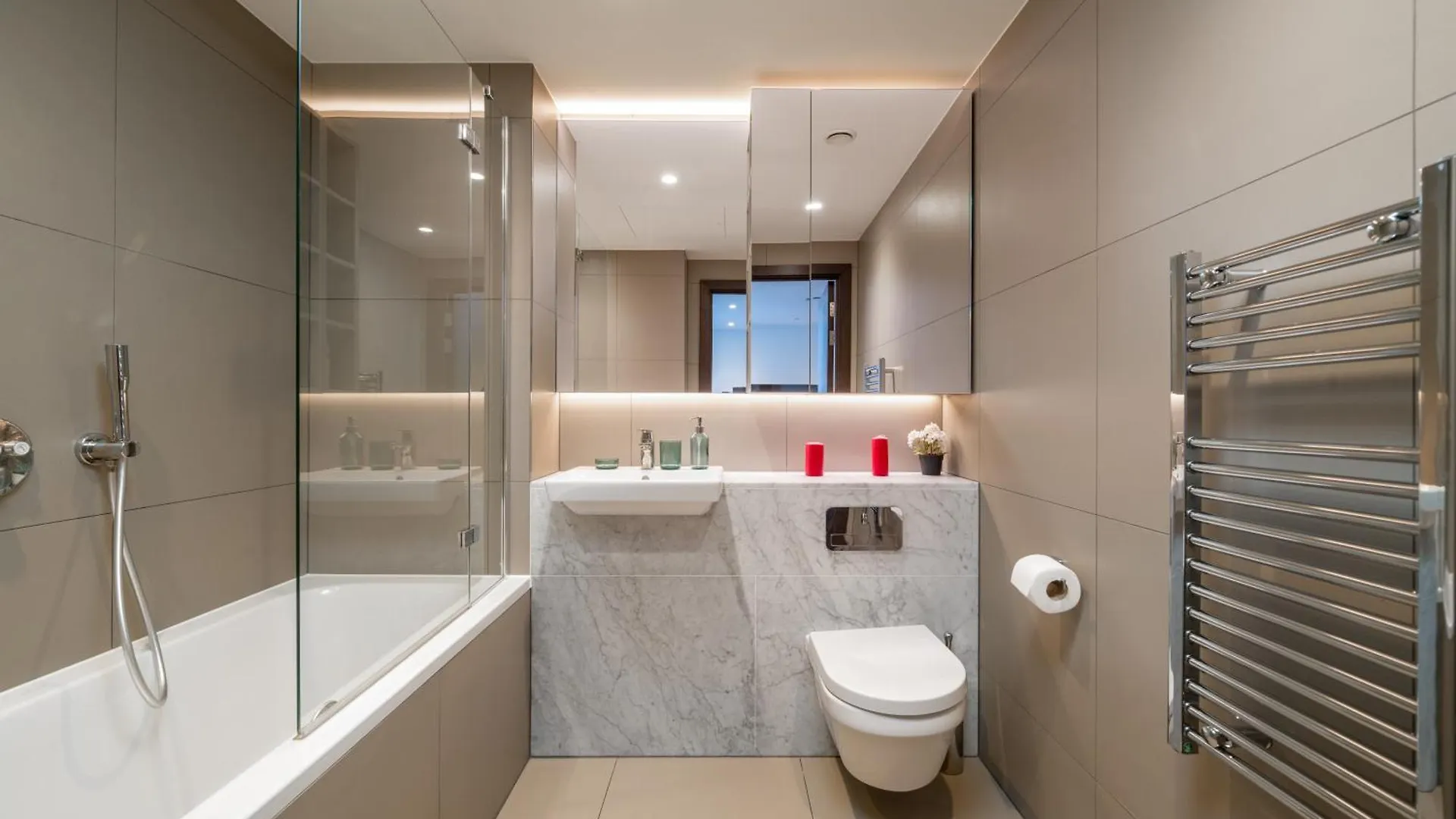 Luxury 1 Bed Apartment In Tower Hill London