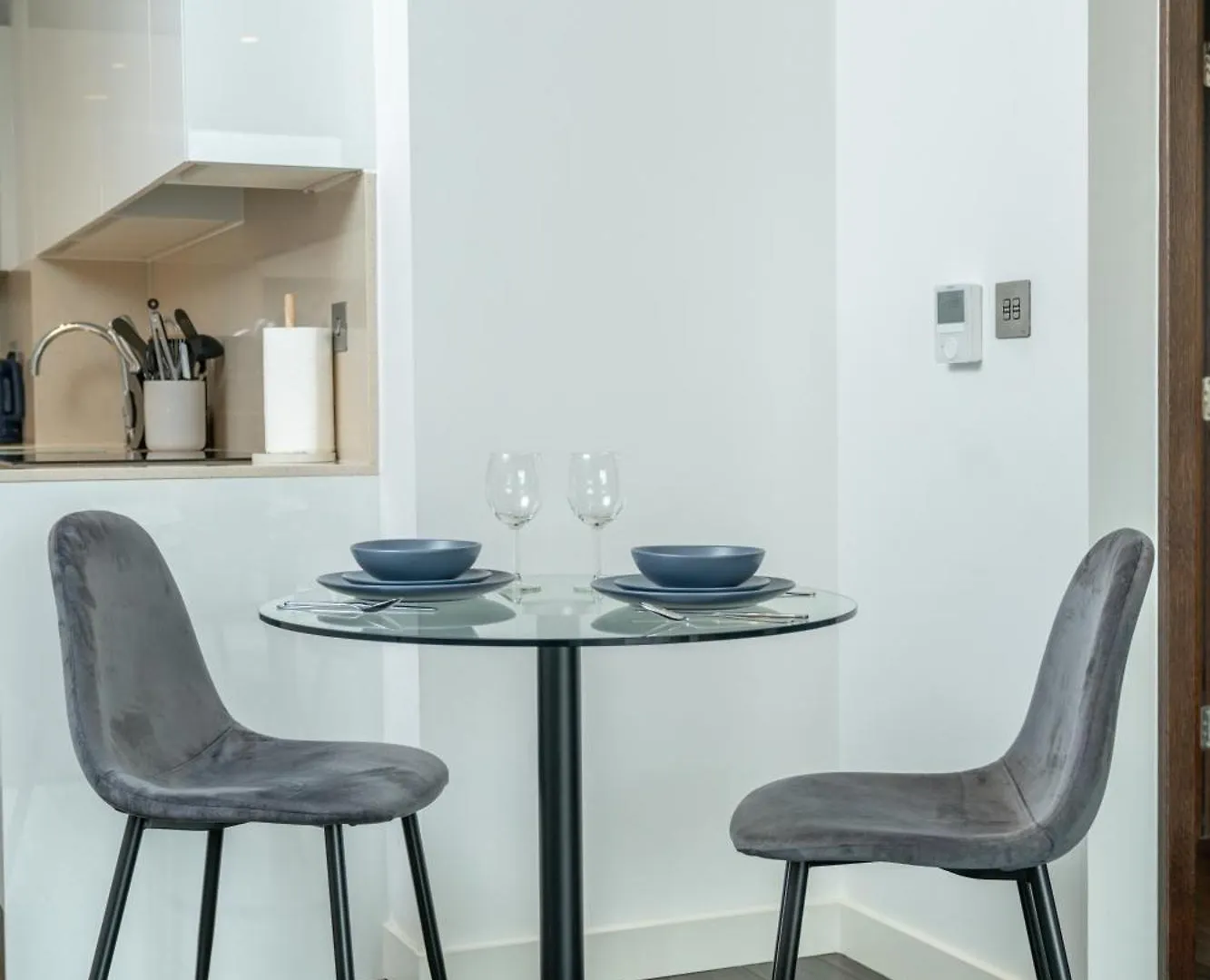 Luxury 1 Bed Apartment In Tower Hill London