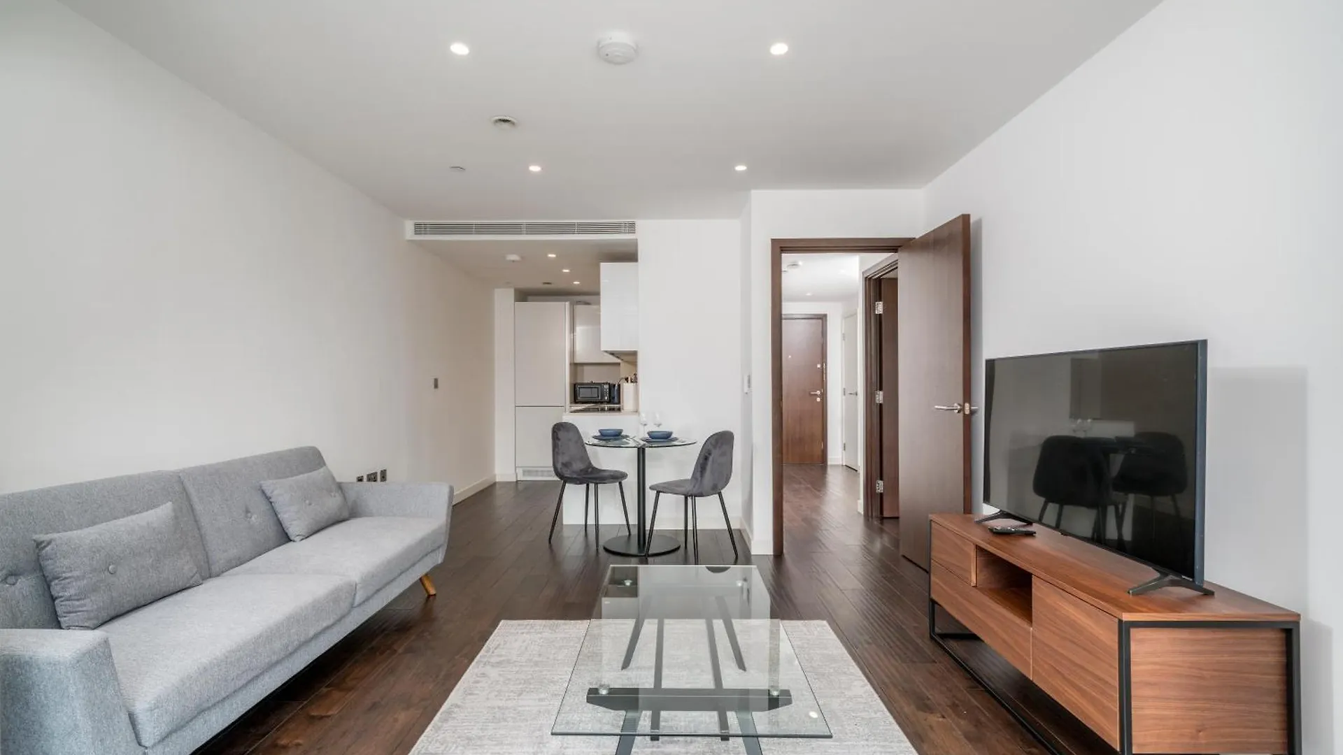 Luxury 1 Bed Apartment In Tower Hill London