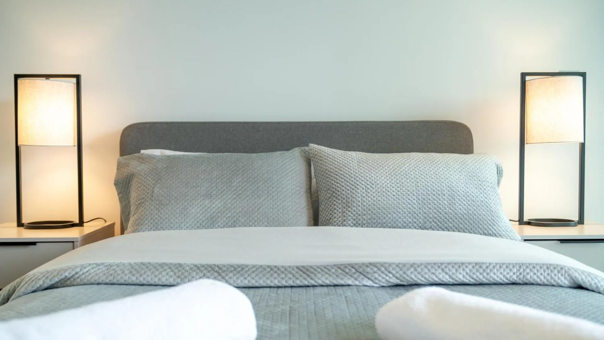 Luxury 1 Bed Apartment In Tower Hill London