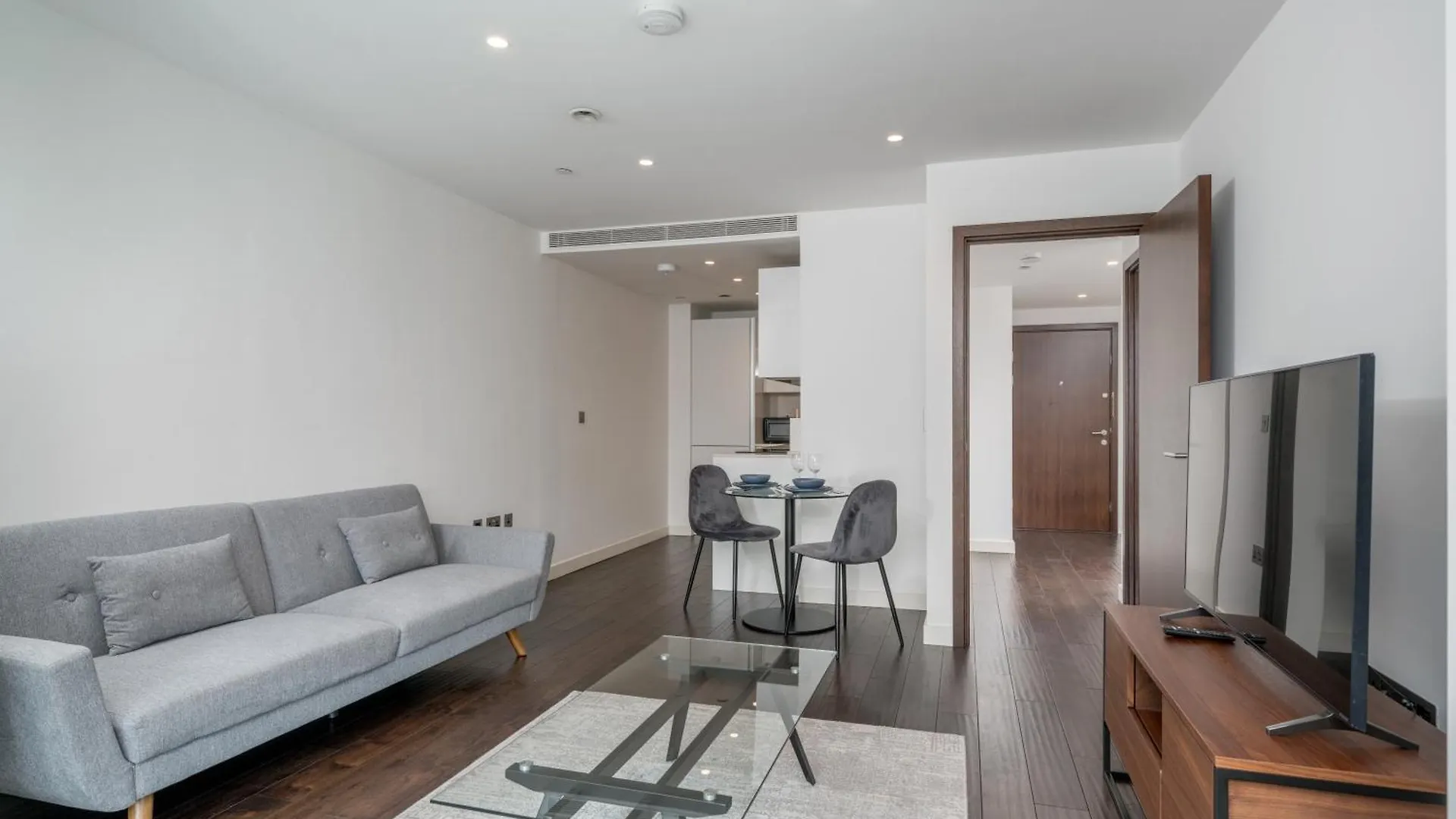 Luxury 1 Bed Apartment In Tower Hill London