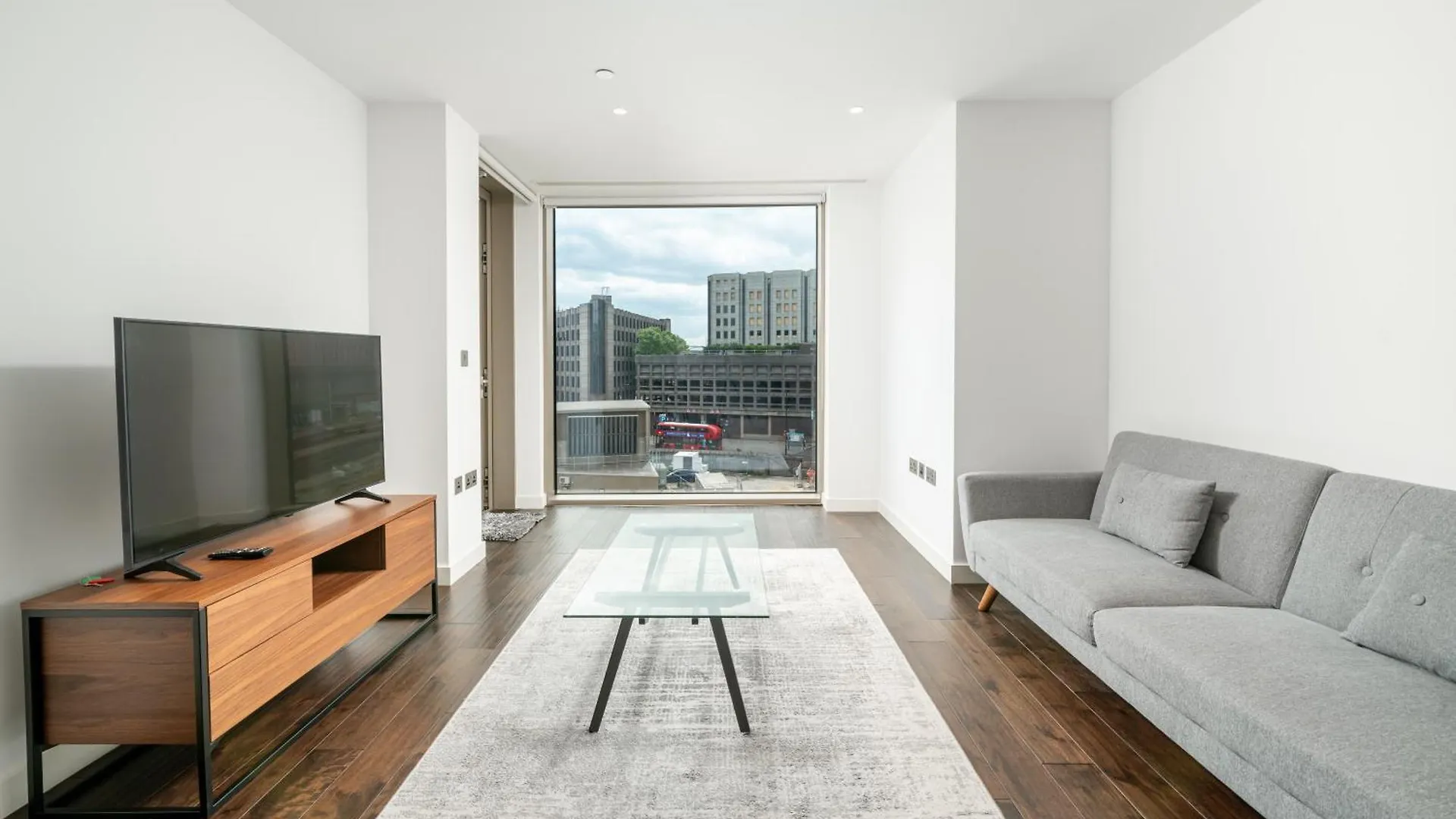 Luxury 1 Bed Apartment In Tower Hill London
