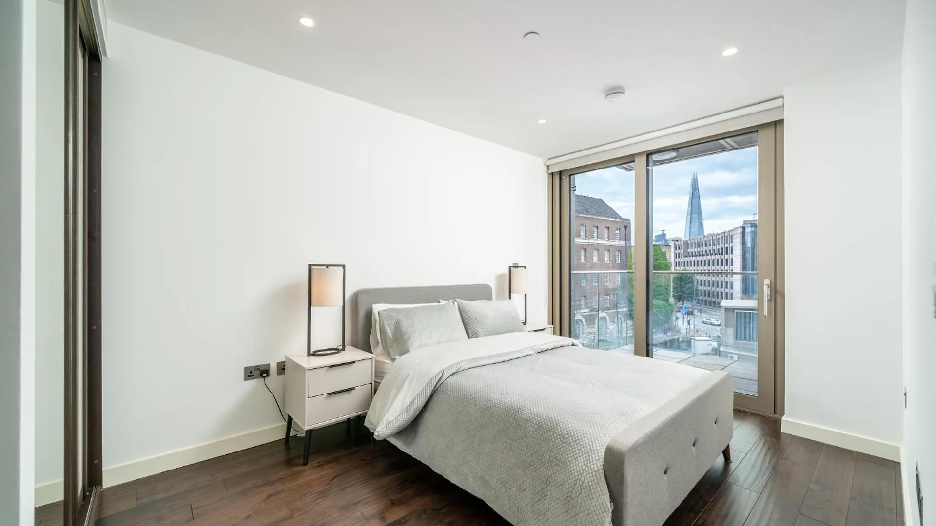 Luxury 1 Bed Apartment In Tower Hill London