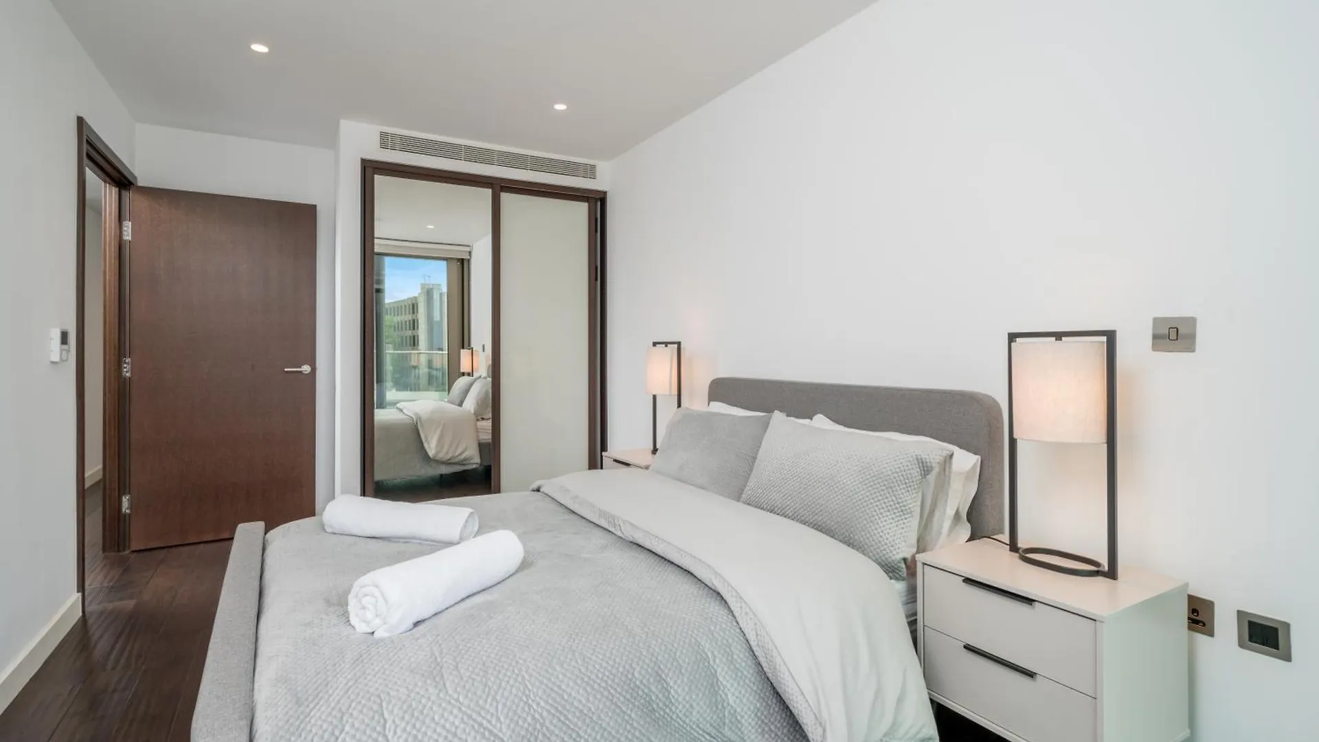 Luxury 1 Bed Apartment In Tower Hill London 0*,
