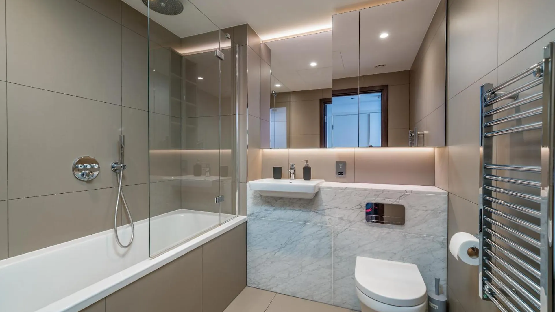 Luxury 1 Bed Apartment In Tower Hill London 0*,