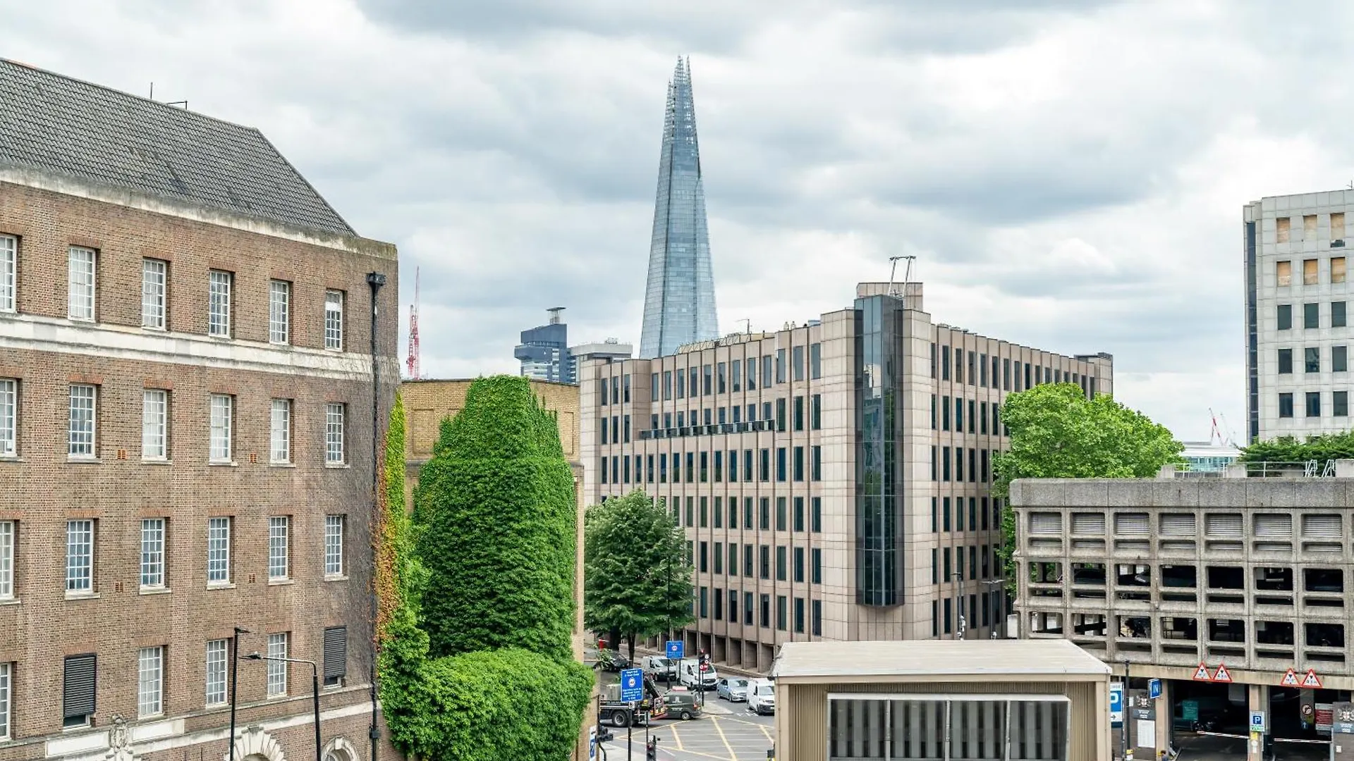 Luxury 1 Bed Apartment In Tower Hill London